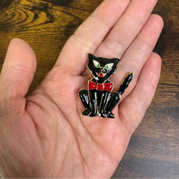 Black Enamel Comical Cat Brooch Pin with Red Bow Tie and Green Eyes - Picture 5 of 5